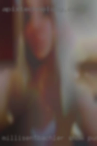 millisentbachler show pussy to woman in store